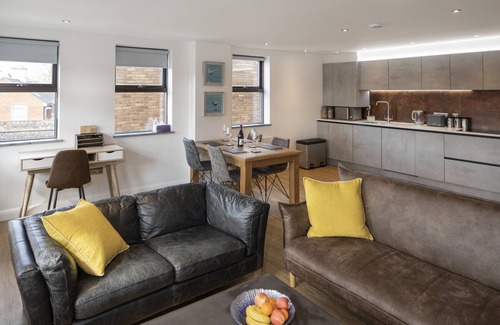 Swindon Apartment | Modern 2 Bed Apartment in Old Town Swindon
