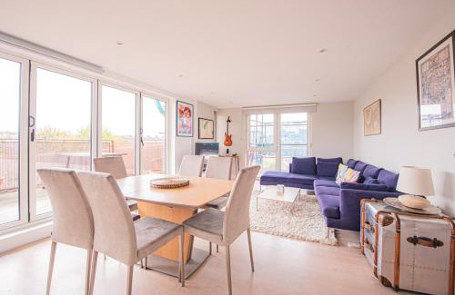 Latchmere Apartment | Modern 2 Bed Flat in Battersea Close to Transport