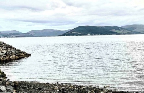 Gourock Apartment | Modern 2 bed Flat, Private Parking & sec Entry