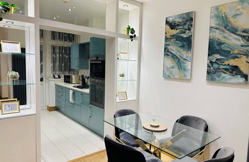Fairfield Apartment | Modern 2 Bedroom 2 Bathroom