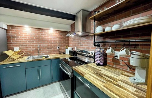 Highland Historic District Apartment | Modern 2-bedroom apartment in a central location