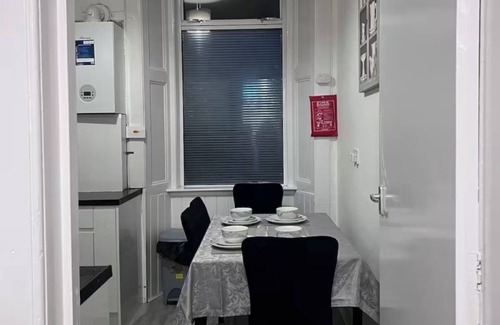 Haymarket Apartment | Modern 2 bedroom apartment close to city centre !