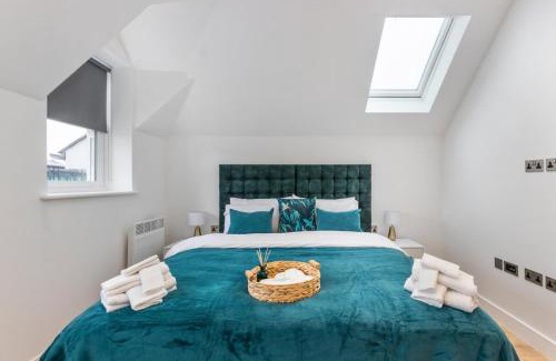 Leatherhead Apartment | Modern 2-Bedroom Apartment, Leatherhead, Sleeps 4