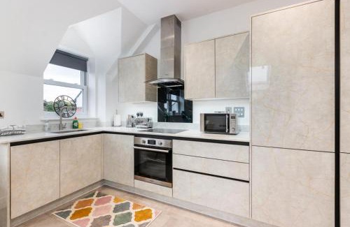 Leatherhead Apartment | Modern 2-Bedroom Apartment, Leatherhead, Sleeps 4