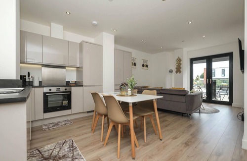 Barnt Green Apartment | Modern 2-Bedroom Apartment in the Center of Solihull