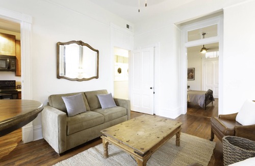 Historic Downtown Savannah Apartment | Modern 2-Bedroom Apartment in Victorian District ★ Prime Location ★ Near Forsyth