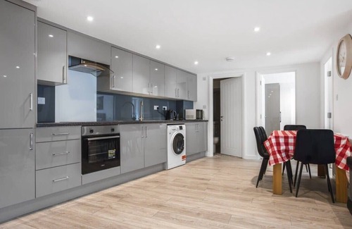 Woking Apartment | Modern 2 Bedroom Apartment in Central Woking