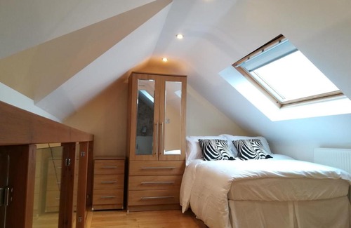 Uplands Apartment | Modern, 2 Bedroom Apartment with Sofa Bed, Uplands, Swansea