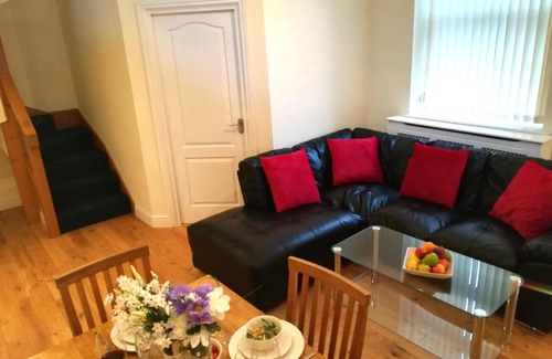 Uplands Apartment | Modern, 2 Bedroom Apartment with Sofa Bed, Uplands, Swansea