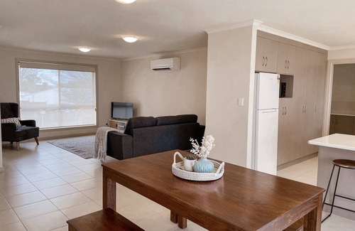 Mount Gambier House | Modern 2 Bedroom Unit Close to Amenities in a Peaceful Location
