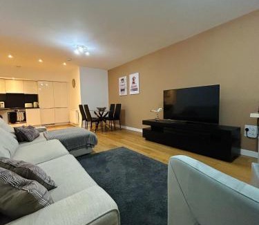Park Royal Apartment | Modern 2-Bedroom Flat Near Wembley - 9 Minutes from Park Royal Station