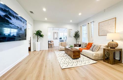 Westwood House | Modern 2-Bedroom Gem Close to Beverly Hills - DOH2