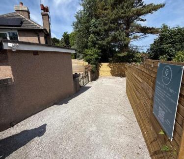 Llanddulas House | Modern 2 Bedroom Private Detached Cottage