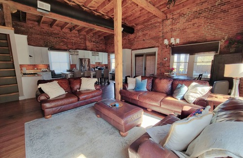 Central Business District Apartment | Modern 2 BR w/Rooftop Deck