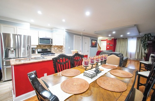 Weehawken House | Modern 2-floor, 3-bedroom apartment 20 minutes from Manhattan.