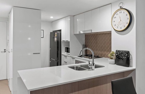 Albion Apartment | Modern 2B2B Suit only 10mins to Airport/Southbank