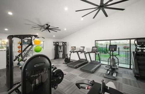 Cox Heights Apartment | Modern 2BD - Parking, Gym, Pool - Sleeps 8 - 5 Min Casino
