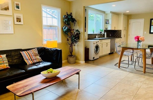 Willow Glen House | Modern 2Bed/1Bath bungalow style suite in Willow Glen