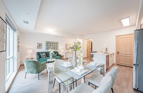 Pleasant View House | Modern 2Beds TownHome Toronto - 5MINs to Seneca College & Fairview Mall
