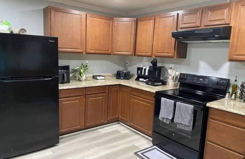 Asheboro House | Modern 2BR Aparment near NC ZOO w/Parking