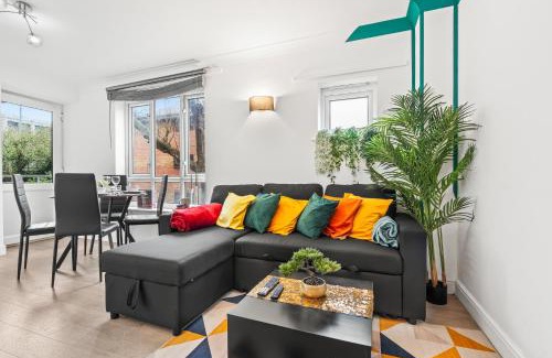 Poplar Apartment | Modern 2BR Apartment Near Canary Wharf Ideal for Business Travelers