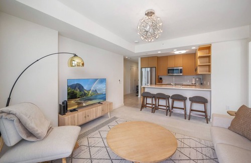 Ala Moana Condo | Modern 2BR at Sky Ala Moana – City & Mtn Views