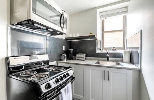 Hamilton Apartment | Modern 2BR Condo - Central Downtown