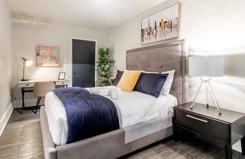 Hamilton Apartment | Modern 2BR Condo - Centrally Located Downtown