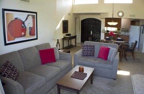 Arcadia Condo | Modern 2BR Condo with Tennis Courts near Camelback Mountain