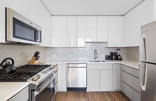 White Plains Apartment | Modern 2BR in Downtown| Clubhouse + Gym | Parking