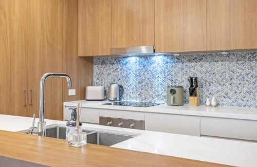 Kangaroo Point Apartment | Modern 2BR near The Gabba & BBQ