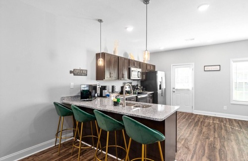 Clarksville House | Modern 2BR Retreat Near Downtown Clarksville, APSU & F&M Arena