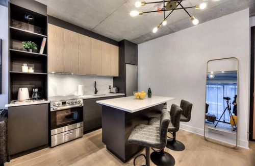Cite Multimedia Apartment | Modern 2BR Suite Old Montreal B2