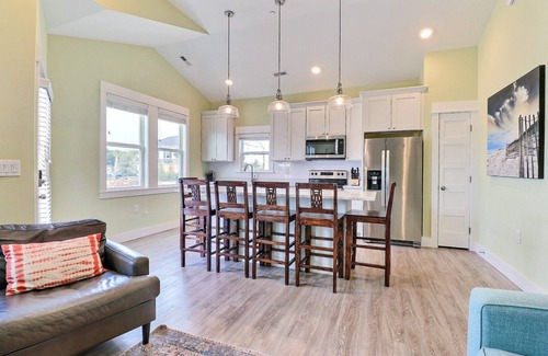 Corolla Light Condo | Modern 2BR w/Pool & Beach Access – Dog Friendly
