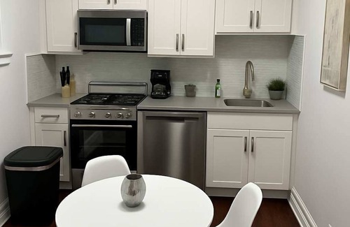 Boystown Apartment | Modern 2BR with Reliable Wi-Fi