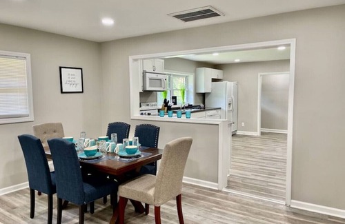 High Point House | Modern 3 Bdrm Private Home in Heart of High Point