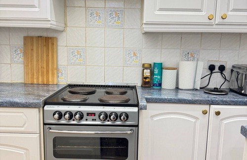 Syon House | Modern 3 Bed House in Isleworth, London