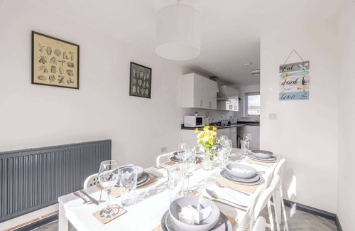 Cramlington House | Modern 3 Bed House-Free Parking