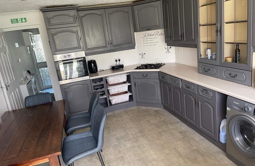 Crays Hill House | Modern 3 Bed House for 8 Guest