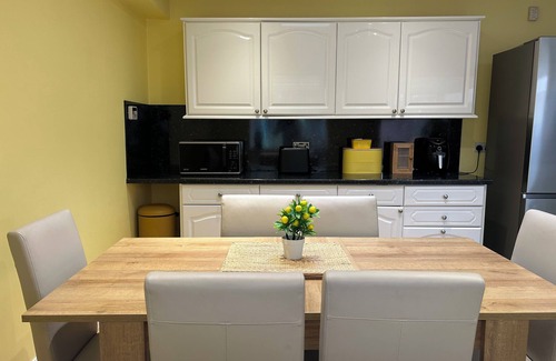 Kidbrooke with Hornfair House | Modern 3 Bed House. Free parking. Great transport links. Close to the O2n