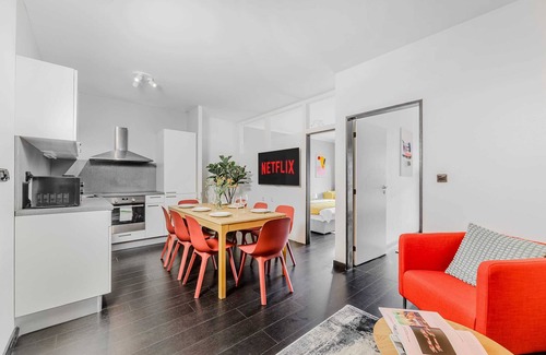 Karlin Apartment | Modern 3-bedroom apartment with balcony