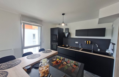 Saint-Pierre - Rene II - Bonsecours Apartment | Modern 3-bedroom apartment with canal view, parking and internet in Nancy