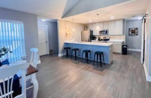 Bettendorf Apartment | Modern 3-bedroom condo with gas fireplace