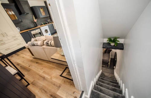 Huddersfield House | Modern 3 Bedroom Cottage 5 mins From Town centre