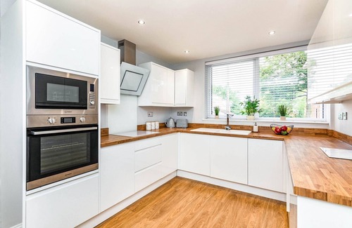 Little Hay House | Modern 3 Bedroom House NEC Contractors and Leisure
