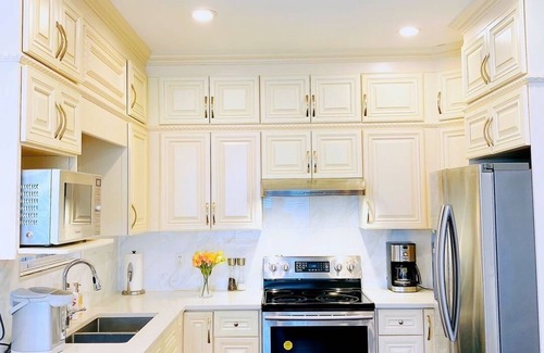 Fraserview House | Modern 3-bedroom home in Vancouver Central Near Airport