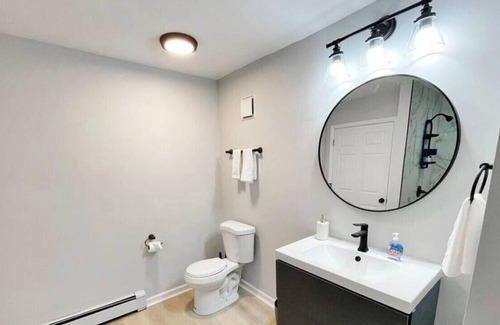 Walnut Hills Condo | Modern 3-bedroom near downtown. Spacious & comfy.