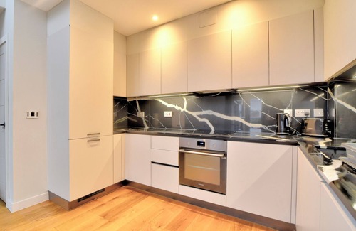 Rayleigh Apartment | Modern 3 bedroom penthouse duplex apartment