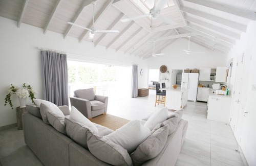 Mullins Villa | Modern 3 bedroom with pool, 5 minute walk to beach