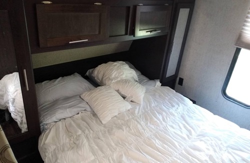 Broadway House | Modern 32' 8-person RV. Book on site or delivered.